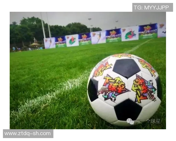 创意足球球星钥匙挂件让你随身携带绿茵激情与偶像陪伴