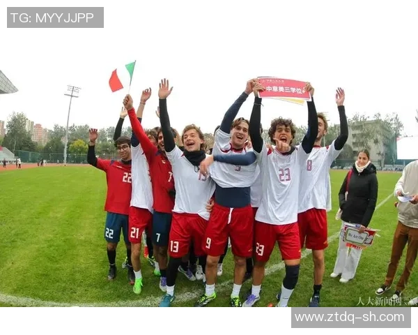 国际足球友谊赛聚焦老球星回归经典瞬间与球迷深情互动