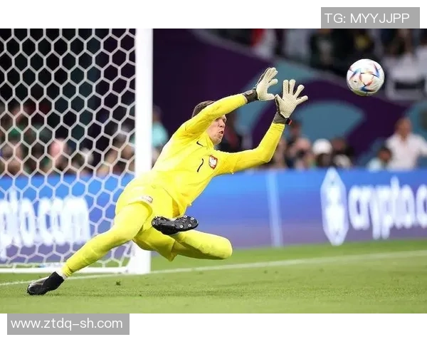 足球巨星以膝盖精准拍球技惊四座瞬间展现完美控制力