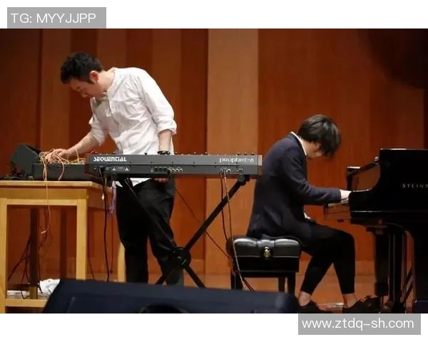 足球球星齐聚一堂放松心情 共同演绎精彩音乐之夜 足球球星齐聚一堂放松心情 共同演绎精彩音乐之夜