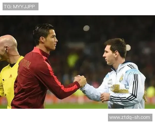 世界杯足球巨星风采：从梅西到C罗的荣耀之路与传奇瞬间