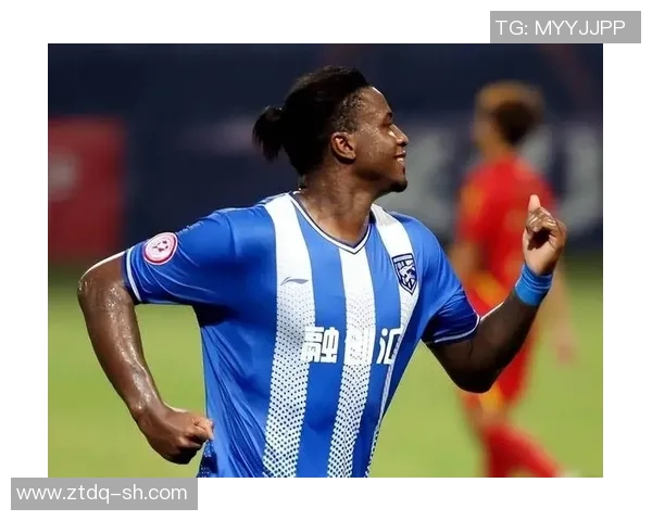 足球巨星因不当行为惹争议涉嫌虐待路人事件引发舆论热议